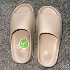 Yeezy Slide Pure